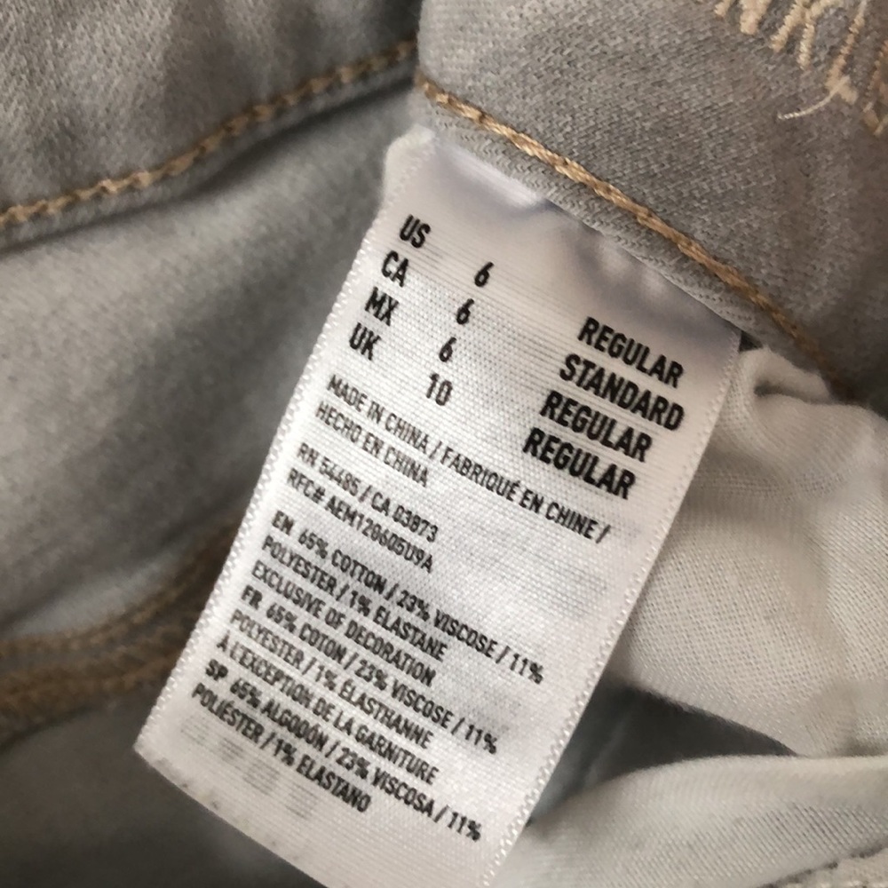 American Eagle Light Grey distressed Jeans Size 6 Super Stretch - Picture 6 of 11